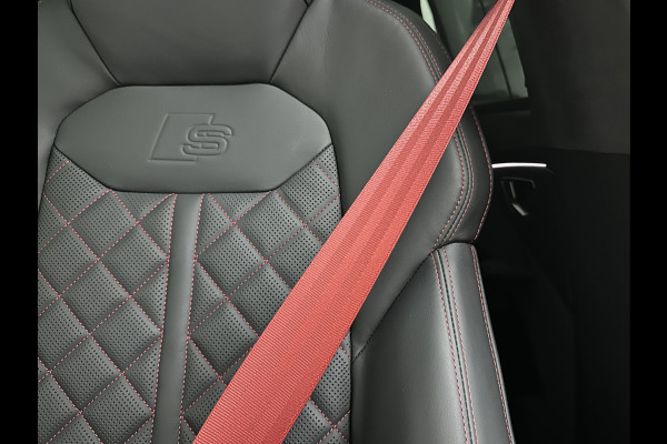 Audi Q8 60e Competition 490pk | 4WS | Massage | Carbon | Ventilatie | Valcona Leder+ Pakket | B&O Sound | 23'' | Alcantara hemel | Head-Up | Soft-Close | Panorama | 2x Memory | Trekhaak | Keyless-Entry | Luchtvering | Nieuw | Fabrieksgarantie.