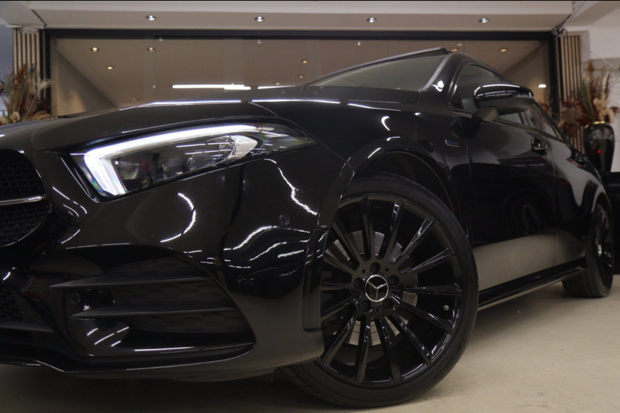 Mercedes-Benz A-Klasse 250 e Premium Plus AMG NIGHT PAKKET PANO/BLACKSTYLE/CARPLAY/CAM/BOMVOL