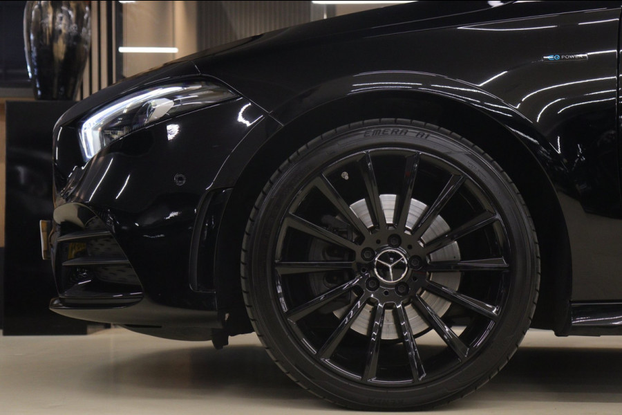 Mercedes-Benz A-Klasse 250 e Premium Plus AMG NIGHT PAKKET PANO/BLACKSTYLE/CARPLAY/CAM/BOMVOL