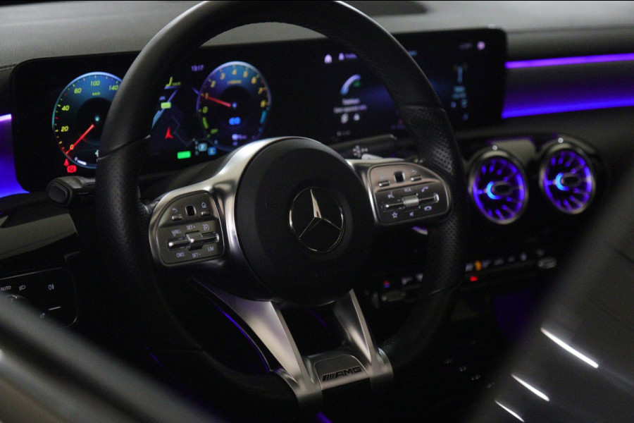 Mercedes-Benz A-Klasse 250 e Premium Plus AMG NIGHT PAKKET PANO/BLACKSTYLE/CARPLAY/CAM/BOMVOL
