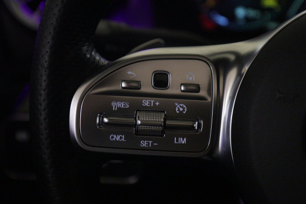 Mercedes-Benz A-Klasse 250 e Premium Plus AMG NIGHT PAKKET PANO/BLACKSTYLE/CARPLAY/CAM/BOMVOL