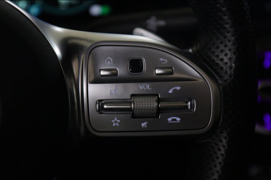 Mercedes-Benz A-Klasse 250 e Premium Plus AMG NIGHT PAKKET PANO/BLACKSTYLE/CARPLAY/CAM/BOMVOL