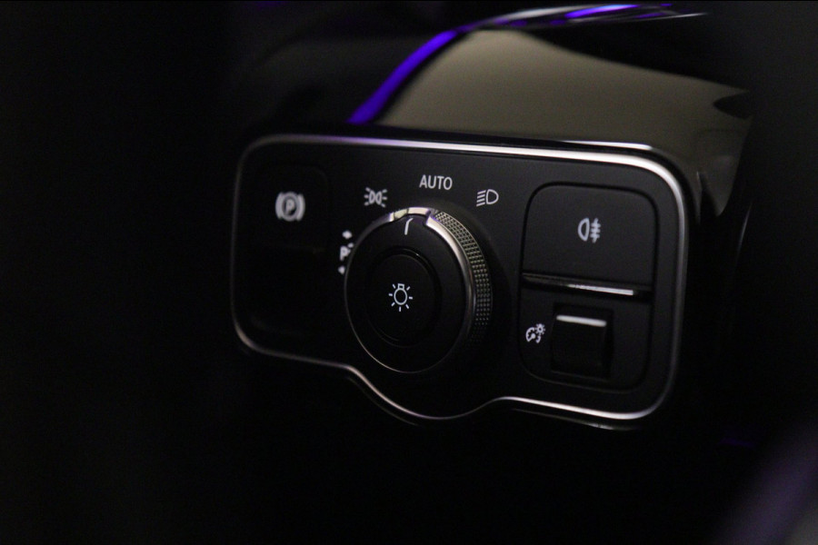 Mercedes-Benz A-Klasse 250 e Premium Plus AMG NIGHT PAKKET PANO/BLACKSTYLE/CARPLAY/CAM/BOMVOL