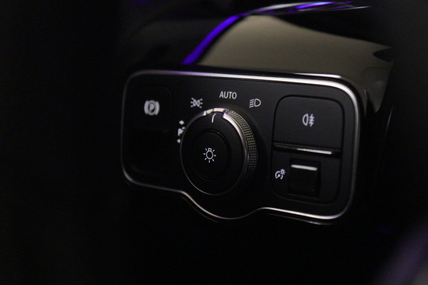 Mercedes-Benz A-Klasse 250 e Premium Plus AMG NIGHT PAKKET PANO/BLACKSTYLE/CARPLAY/CAM/BOMVOL