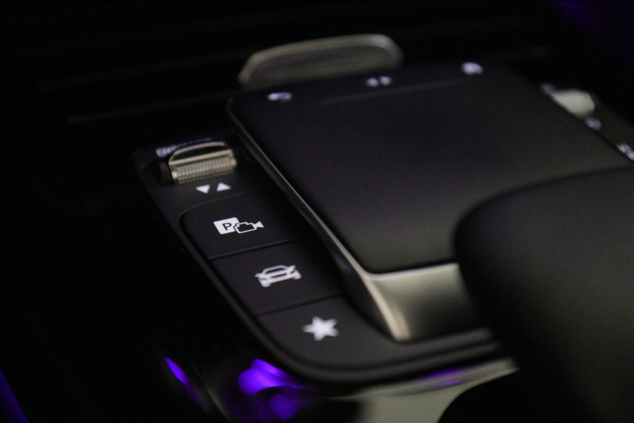 Mercedes-Benz A-Klasse 250 e Premium Plus AMG NIGHT PAKKET PANO/BLACKSTYLE/CARPLAY/CAM/BOMVOL