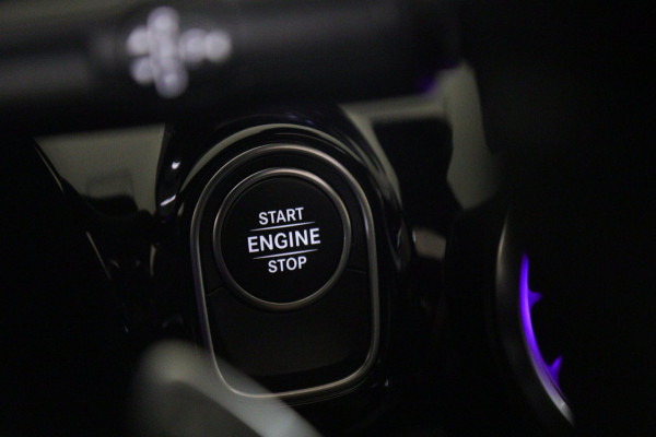 Mercedes-Benz A-Klasse 250 e Premium Plus AMG NIGHT PAKKET PANO/BLACKSTYLE/CARPLAY/CAM/BOMVOL