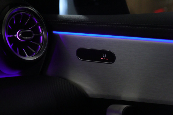 Mercedes-Benz A-Klasse 250 e Premium Plus AMG NIGHT PAKKET PANO/BLACKSTYLE/CARPLAY/CAM/BOMVOL