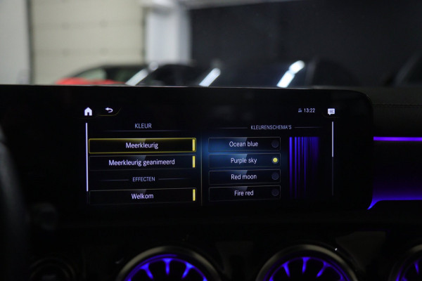 Mercedes-Benz A-Klasse 250 e Premium Plus AMG NIGHT PAKKET PANO/BLACKSTYLE/CARPLAY/CAM/BOMVOL