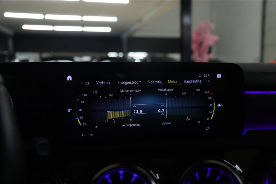 Mercedes-Benz A-Klasse 250 e Premium Plus AMG NIGHT PAKKET PANO/BLACKSTYLE/CARPLAY/CAM/BOMVOL