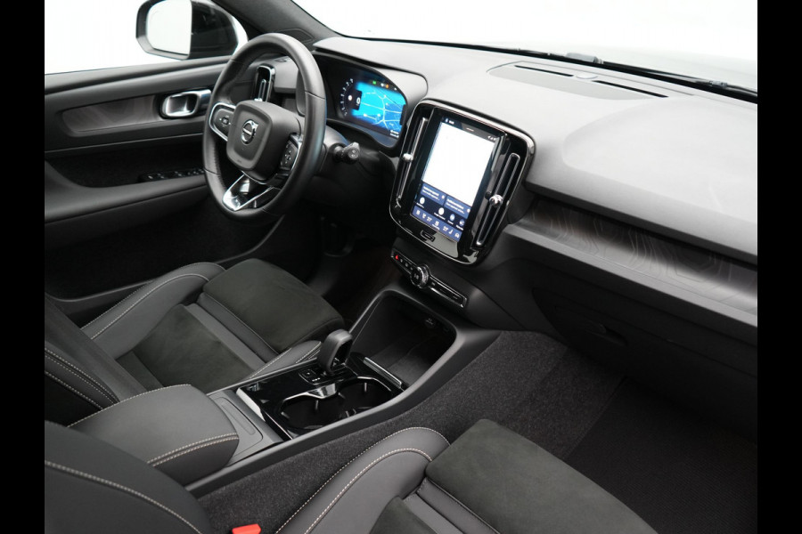 Volvo XC40 Recharge P8 AWD Twin Ultimate 408pk Dealer O.H | Trekhaak Af Fabriek | Adaptive Cruise | Camera | Warmtepomp | Alcantara Sportstoelen Verwarmd | Keyless | Apple Carplay | Pilot Assist | BLIS | Navigatie | Virtual | DAB | 20"L.M |
