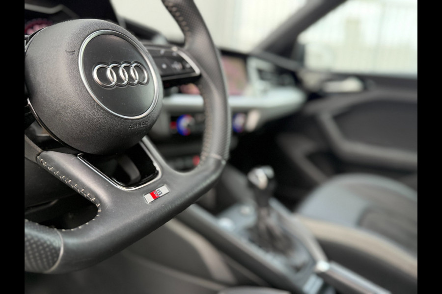 Audi A1 citycarver 30 TFSI epic | Automaat | S-Line | Apple Car Play | Parkeercamera | Adaptive Cruise Control | BOMVOL!
