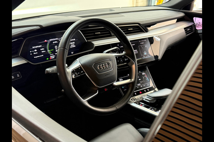 Audi e-tron 55 quattro S-line edition 95 kWh | 408PK | Pano | Trekhaak | 360 | Ambient+ |MMI+ | HuD |Tour Pakket | Luchtvering