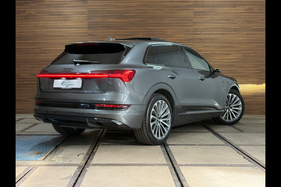 Audi e-tron 55 quattro S-line edition 95 kWh | 408PK | Pano | Trekhaak | 360 | Ambient+ |MMI+ | HuD |Tour Pakket | Luchtvering