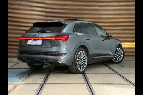 Audi e-tron 55 quattro S-line edition 95 kWh | 408PK | Pano | Trekhaak | 360 | Ambient+ |MMI+ | HuD |Tour Pakket | Luchtvering