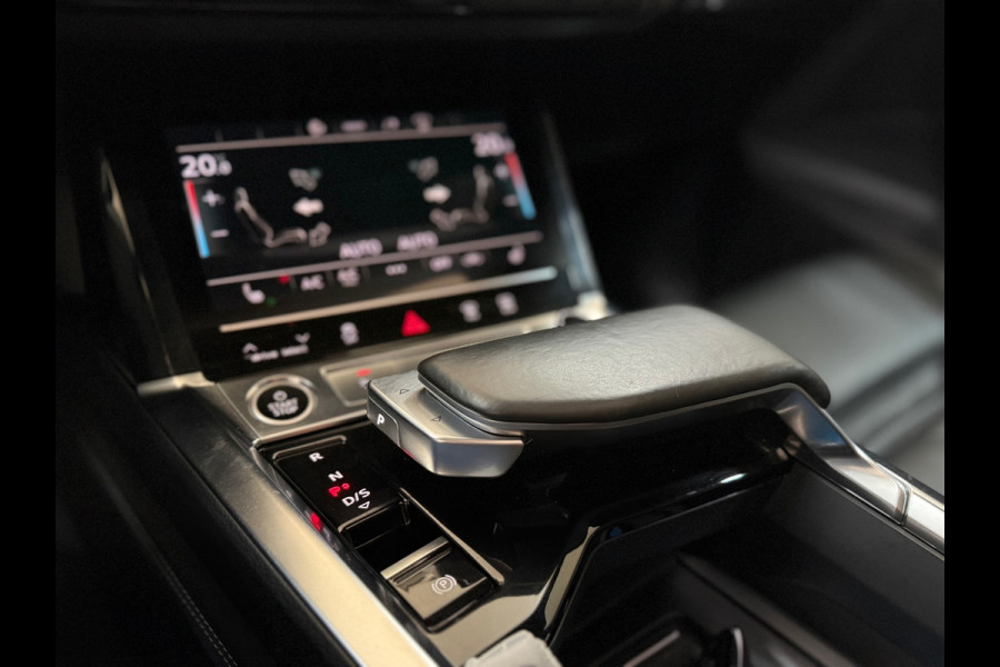 Audi e-tron 55 quattro S-line edition 95 kWh | 408PK | Pano | Trekhaak | 360 | Ambient+ |MMI+ | HuD |Tour Pakket | Luchtvering
