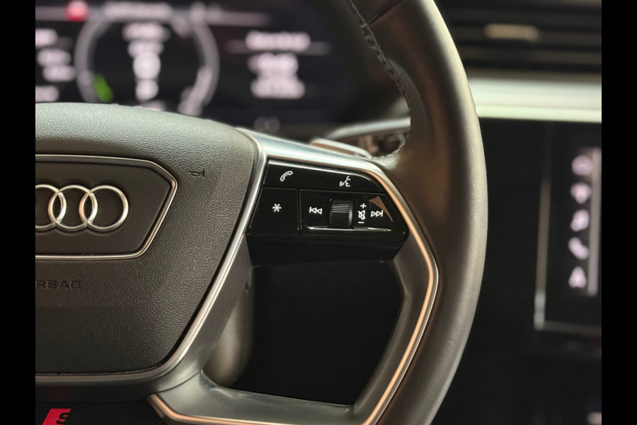 Audi e-tron 55 quattro S-line edition 95 kWh | 408PK | Pano | Trekhaak | 360 | Ambient+ |MMI+ | HuD |Tour Pakket | Luchtvering