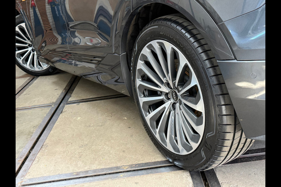 Audi e-tron 55 quattro S-line edition 95 kWh | 408PK | Pano | Trekhaak | 360 | Ambient+ |MMI+ | HuD |Tour Pakket | Luchtvering