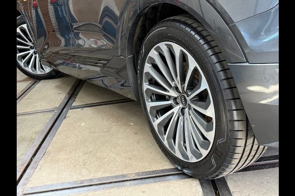 Audi e-tron 55 quattro S-line edition 95 kWh | 408PK | Pano | Trekhaak | 360 | Ambient+ |MMI+ | HuD |Tour Pakket | Luchtvering