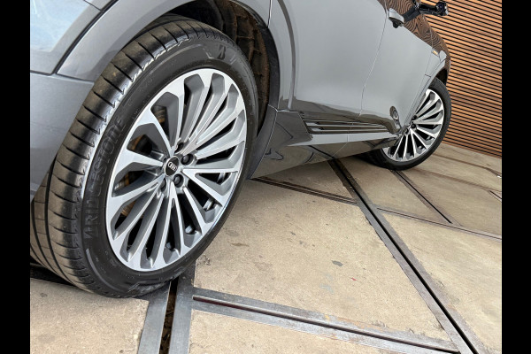 Audi e-tron 55 quattro S-line edition 95 kWh | 408PK | Pano | Trekhaak | 360 | Ambient+ |MMI+ | HuD |Tour Pakket | Luchtvering