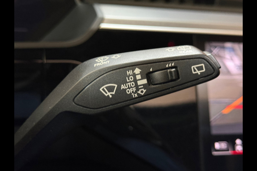 Audi e-tron 55 quattro S-line edition 95 kWh | 408PK | Pano | Trekhaak | 360 | Ambient+ |MMI+ | HuD |Tour Pakket | Luchtvering