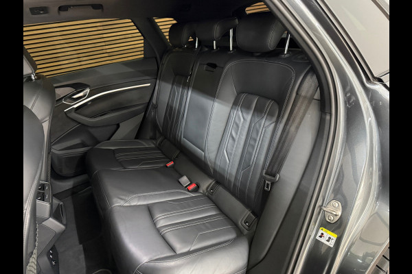 Audi e-tron 55 quattro S-line edition 95 kWh | 408PK | Pano | Trekhaak | 360 | Ambient+ |MMI+ | HuD |Tour Pakket | Luchtvering
