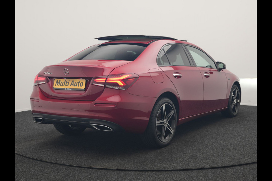 Mercedes-Benz A-Klasse 250 e Premium PHEV 218pk Dealer O.H | Trekhaak Af Fabriek | Panodak | Adaptive Cruise | Multibeam LED | Burmester Audio | 360 Camera | Lederen Sportstoelen Massage & Memory | Keyless | Stuur & Stoelverwarming | Apple Carplay |  Navigatie | Virtual | DAB | 18"L.M | Plug In Hybrid |