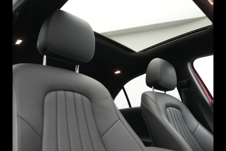 Mercedes-Benz A-Klasse 250 e Premium PHEV 218pk Dealer O.H | Trekhaak Af Fabriek | Panodak | Adaptive Cruise | Multibeam LED | Burmester Audio | 360 Camera | Lederen Sportstoelen Massage & Memory | Keyless | Stuur & Stoelverwarming | Apple Carplay |  Navigatie | Virtual | DAB | 18"L.M | Plug In Hybrid |