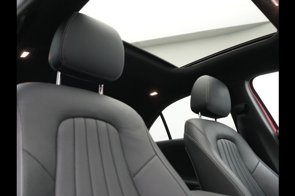 Mercedes-Benz A-Klasse 250 e Premium PHEV 218pk Dealer O.H | Trekhaak Af Fabriek | Panodak | Adaptive Cruise | Multibeam LED | Burmester Audio | 360 Camera | Lederen Sportstoelen Massage & Memory | Keyless | Stuur & Stoelverwarming | Apple Carplay |  Navigatie | Virtual | DAB | 18"L.M | Plug In Hybrid |