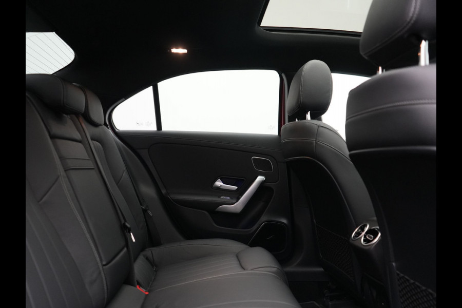 Mercedes-Benz A-Klasse 250 e Premium PHEV 218pk Dealer O.H | Trekhaak Af Fabriek | Panodak | Adaptive Cruise | Multibeam LED | Burmester Audio | 360 Camera | Lederen Sportstoelen Massage & Memory | Keyless | Stuur & Stoelverwarming | Apple Carplay |  Navigatie | Virtual | DAB | 18"L.M | Plug In Hybrid |