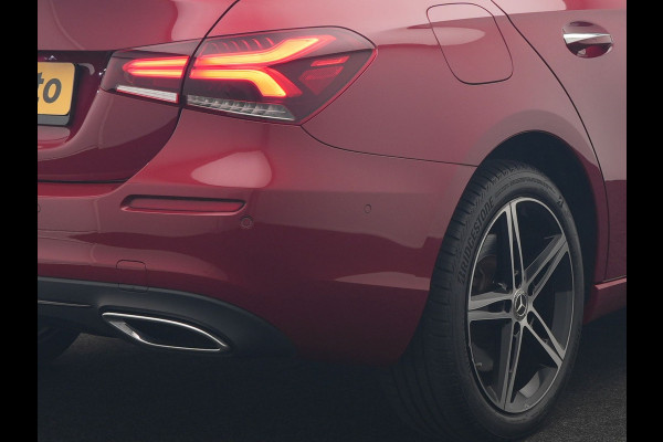 Mercedes-Benz A-Klasse 250 e Premium PHEV 218pk Dealer O.H | Trekhaak Af Fabriek | Panodak | Adaptive Cruise | Multibeam LED | Burmester Audio | 360 Camera | Lederen Sportstoelen Massage & Memory | Keyless | Stuur & Stoelverwarming | Apple Carplay |  Navigatie | Virtual | DAB | 18"L.M | Plug In Hybrid |