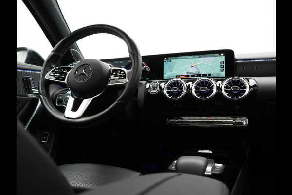 Mercedes-Benz A-Klasse 250 e Premium PHEV 218pk Dealer O.H | Trekhaak Af Fabriek | Panodak | Adaptive Cruise | Multibeam LED | Burmester Audio | 360 Camera | Lederen Sportstoelen Massage & Memory | Keyless | Stuur & Stoelverwarming | Apple Carplay |  Navigatie | Virtual | DAB | 18"L.M | Plug In Hybrid |