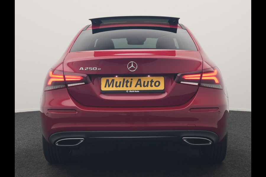 Mercedes-Benz A-Klasse 250 e Premium PHEV 218pk Dealer O.H | Trekhaak Af Fabriek | Panodak | Adaptive Cruise | Multibeam LED | Burmester Audio | 360 Camera | Lederen Sportstoelen Massage & Memory | Keyless | Stuur & Stoelverwarming | Apple Carplay |  Navigatie | Virtual | DAB | 18"L.M | Plug In Hybrid |