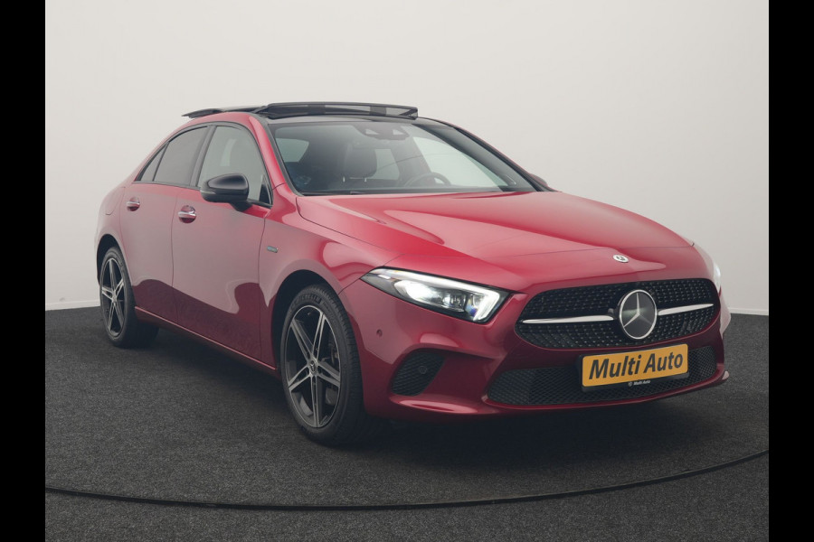 Mercedes-Benz A-Klasse 250 e Premium PHEV 218pk Dealer O.H | Trekhaak Af Fabriek | Panodak | Adaptive Cruise | Multibeam LED | Burmester Audio | 360 Camera | Lederen Sportstoelen Massage & Memory | Keyless | Stuur & Stoelverwarming | Apple Carplay |  Navigatie | Virtual | DAB | 18"L.M | Plug In Hybrid |