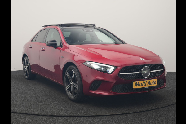 Mercedes-Benz A-Klasse 250 e Premium PHEV 218pk Dealer O.H | Trekhaak Af Fabriek | Panodak | Adaptive Cruise | Multibeam LED | Burmester Audio | 360 Camera | Lederen Sportstoelen Massage & Memory | Keyless | Stuur & Stoelverwarming | Apple Carplay |  Navigatie | Virtual | DAB | 18"L.M | Plug In Hybrid |