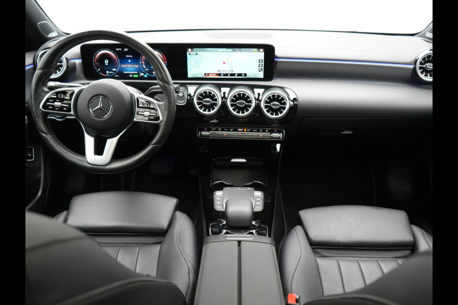 Mercedes-Benz A-Klasse 250 e Premium PHEV 218pk Dealer O.H | Trekhaak Af Fabriek | Panodak | Adaptive Cruise | Multibeam LED | Burmester Audio | 360 Camera | Lederen Sportstoelen Massage & Memory | Keyless | Stuur & Stoelverwarming | Apple Carplay |  Navigatie | Virtual | DAB | 18"L.M | Plug In Hybrid |
