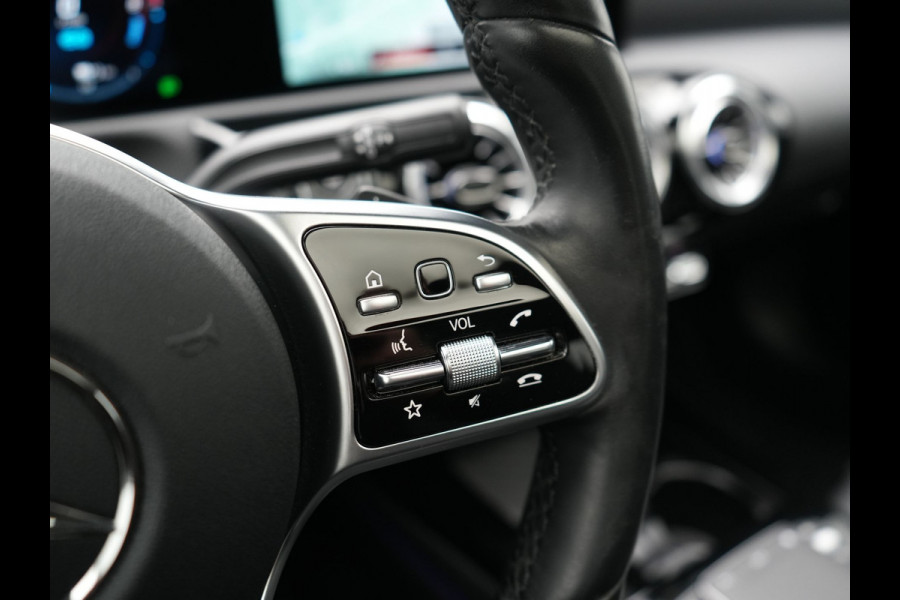 Mercedes-Benz A-Klasse 250 e Premium PHEV 218pk Dealer O.H | Trekhaak Af Fabriek | Panodak | Adaptive Cruise | Multibeam LED | Burmester Audio | 360 Camera | Lederen Sportstoelen Massage & Memory | Keyless | Stuur & Stoelverwarming | Apple Carplay |  Navigatie | Virtual | DAB | 18"L.M | Plug In Hybrid |