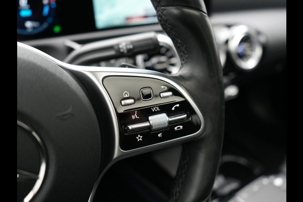 Mercedes-Benz A-Klasse 250 e Premium PHEV 218pk Dealer O.H | Trekhaak Af Fabriek | Panodak | Adaptive Cruise | Multibeam LED | Burmester Audio | 360 Camera | Lederen Sportstoelen Massage & Memory | Keyless | Stuur & Stoelverwarming | Apple Carplay |  Navigatie | Virtual | DAB | 18"L.M | Plug In Hybrid |
