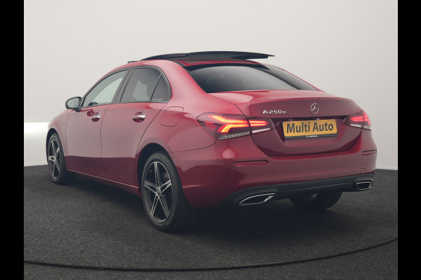 Mercedes-Benz A-Klasse 250 e Premium PHEV 218pk Dealer O.H | Trekhaak Af Fabriek | Panodak | Adaptive Cruise | Multibeam LED | Burmester Audio | 360 Camera | Lederen Sportstoelen Massage & Memory | Keyless | Stuur & Stoelverwarming | Apple Carplay |  Navigatie | Virtual | DAB | 18"L.M | Plug In Hybrid |