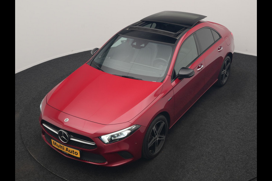 Mercedes-Benz A-Klasse 250 e Premium PHEV 218pk Dealer O.H | Trekhaak Af Fabriek | Panodak | Adaptive Cruise | Multibeam LED | Burmester Audio | 360 Camera | Lederen Sportstoelen Massage & Memory | Keyless | Stuur & Stoelverwarming | Apple Carplay |  Navigatie | Virtual | DAB | 18"L.M | Plug In Hybrid |