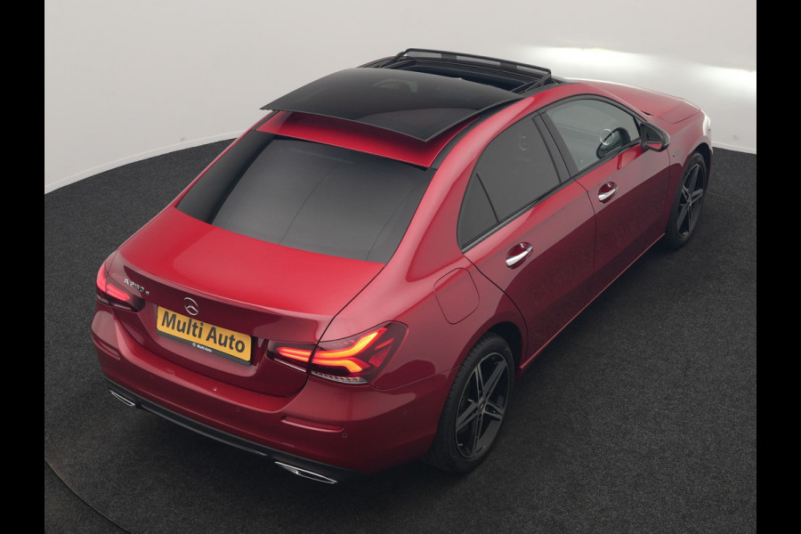 Mercedes-Benz A-Klasse 250 e Premium PHEV 218pk Dealer O.H | Trekhaak Af Fabriek | Panodak | Adaptive Cruise | Multibeam LED | Burmester Audio | 360 Camera | Lederen Sportstoelen Massage & Memory | Keyless | Stuur & Stoelverwarming | Apple Carplay |  Navigatie | Virtual | DAB | 18"L.M | Plug In Hybrid |