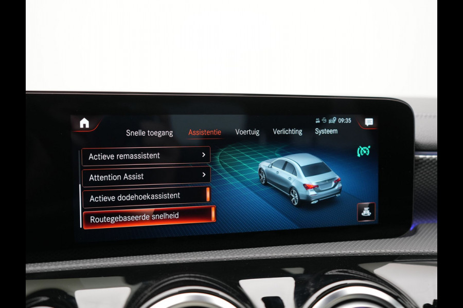 Mercedes-Benz A-Klasse 250 e Premium PHEV 218pk Dealer O.H | Trekhaak Af Fabriek | Panodak | Adaptive Cruise | Multibeam LED | Burmester Audio | 360 Camera | Lederen Sportstoelen Massage & Memory | Keyless | Stuur & Stoelverwarming | Apple Carplay |  Navigatie | Virtual | DAB | 18"L.M | Plug In Hybrid |