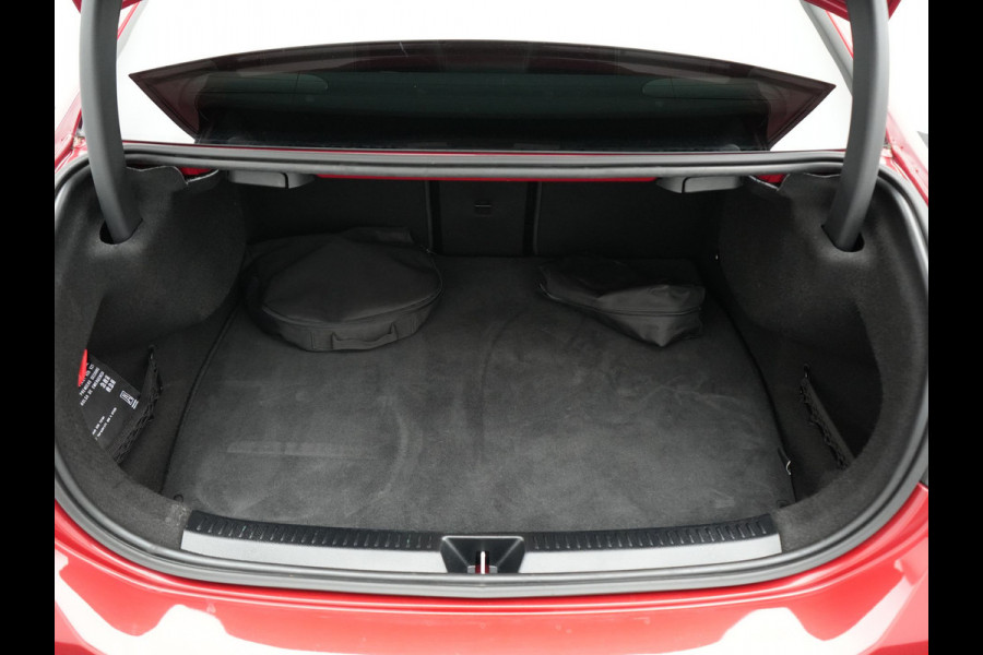 Mercedes-Benz A-Klasse 250 e Premium PHEV 218pk Dealer O.H | Trekhaak Af Fabriek | Panodak | Adaptive Cruise | Multibeam LED | Burmester Audio | 360 Camera | Lederen Sportstoelen Massage & Memory | Keyless | Stuur & Stoelverwarming | Apple Carplay |  Navigatie | Virtual | DAB | 18"L.M | Plug In Hybrid |