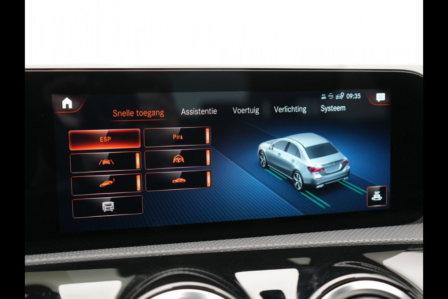 Mercedes-Benz A-Klasse 250 e Premium PHEV 218pk Dealer O.H | Trekhaak Af Fabriek | Panodak | Adaptive Cruise | Multibeam LED | Burmester Audio | 360 Camera | Lederen Sportstoelen Massage & Memory | Keyless | Stuur & Stoelverwarming | Apple Carplay |  Navigatie | Virtual | DAB | 18"L.M | Plug In Hybrid |
