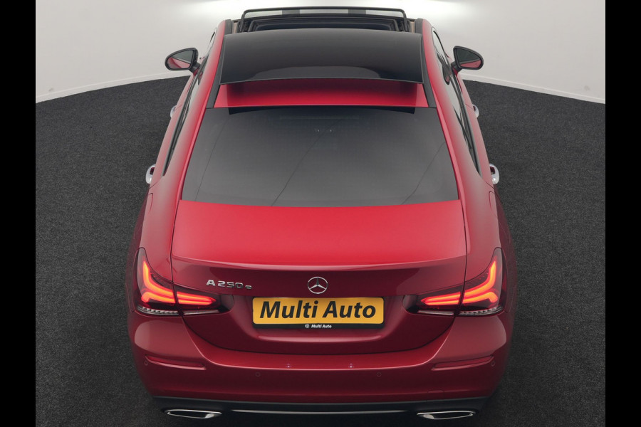 Mercedes-Benz A-Klasse 250 e Premium PHEV 218pk Dealer O.H | Trekhaak Af Fabriek | Panodak | Adaptive Cruise | Multibeam LED | Burmester Audio | 360 Camera | Lederen Sportstoelen Massage & Memory | Keyless | Stuur & Stoelverwarming | Apple Carplay |  Navigatie | Virtual | DAB | 18"L.M | Plug In Hybrid |
