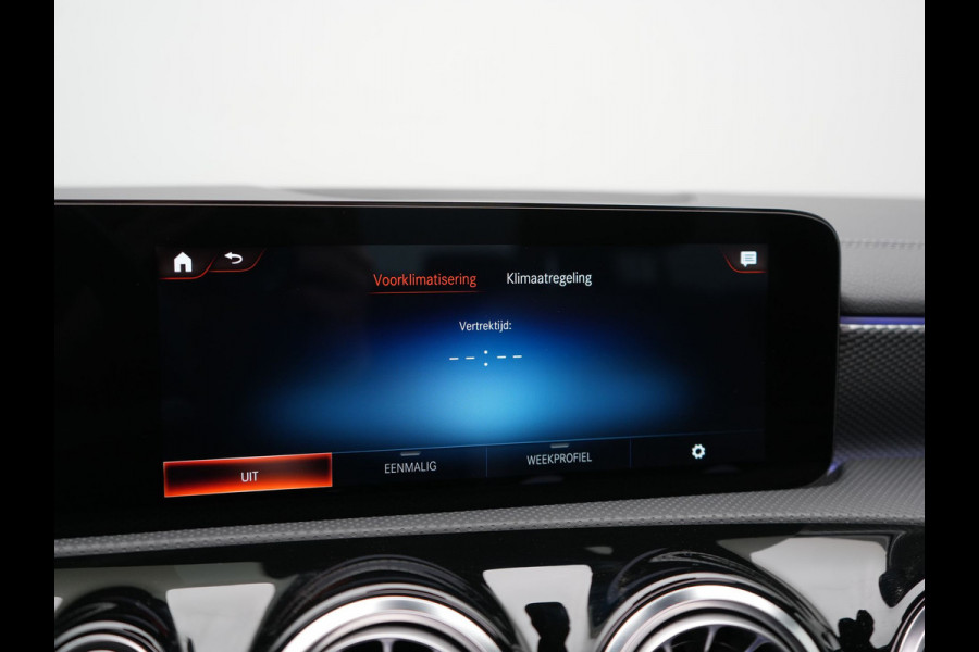 Mercedes-Benz A-Klasse 250 e Premium PHEV 218pk Dealer O.H | Trekhaak Af Fabriek | Panodak | Adaptive Cruise | Multibeam LED | Burmester Audio | 360 Camera | Lederen Sportstoelen Massage & Memory | Keyless | Stuur & Stoelverwarming | Apple Carplay |  Navigatie | Virtual | DAB | 18"L.M | Plug In Hybrid |