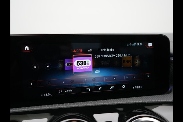 Mercedes-Benz A-Klasse 250 e Premium PHEV 218pk Dealer O.H | Trekhaak Af Fabriek | Panodak | Adaptive Cruise | Multibeam LED | Burmester Audio | 360 Camera | Lederen Sportstoelen Massage & Memory | Keyless | Stuur & Stoelverwarming | Apple Carplay |  Navigatie | Virtual | DAB | 18"L.M | Plug In Hybrid |