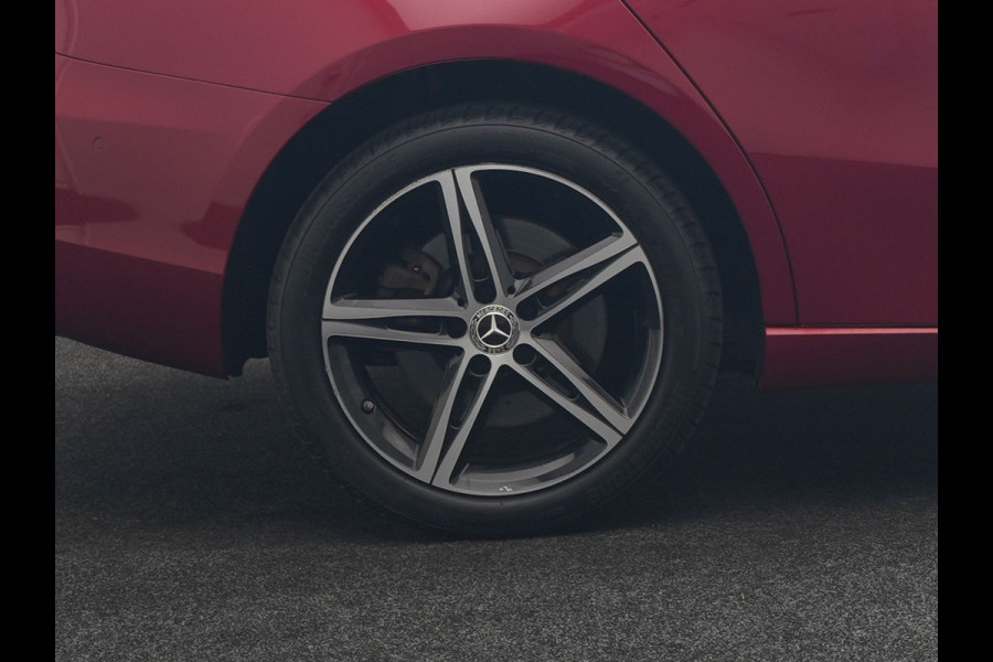 Mercedes-Benz A-Klasse 250 e Premium PHEV 218pk Dealer O.H | Trekhaak Af Fabriek | Panodak | Adaptive Cruise | Multibeam LED | Burmester Audio | 360 Camera | Lederen Sportstoelen Massage & Memory | Keyless | Stuur & Stoelverwarming | Apple Carplay |  Navigatie | Virtual | DAB | 18"L.M | Plug In Hybrid |