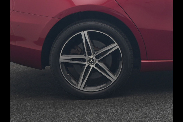 Mercedes-Benz A-Klasse 250 e Premium PHEV 218pk Dealer O.H | Trekhaak Af Fabriek | Panodak | Adaptive Cruise | Multibeam LED | Burmester Audio | 360 Camera | Lederen Sportstoelen Massage & Memory | Keyless | Stuur & Stoelverwarming | Apple Carplay |  Navigatie | Virtual | DAB | 18"L.M | Plug In Hybrid |