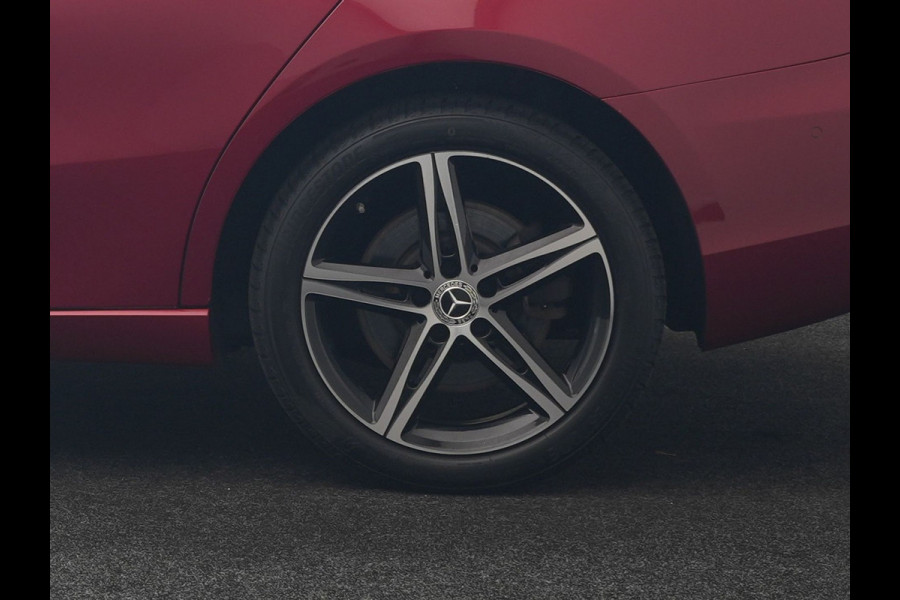 Mercedes-Benz A-Klasse 250 e Premium PHEV 218pk Dealer O.H | Trekhaak Af Fabriek | Panodak | Adaptive Cruise | Multibeam LED | Burmester Audio | 360 Camera | Lederen Sportstoelen Massage & Memory | Keyless | Stuur & Stoelverwarming | Apple Carplay |  Navigatie | Virtual | DAB | 18"L.M | Plug In Hybrid |