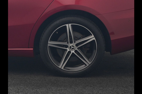 Mercedes-Benz A-Klasse 250 e Premium PHEV 218pk Dealer O.H | Trekhaak Af Fabriek | Panodak | Adaptive Cruise | Multibeam LED | Burmester Audio | 360 Camera | Lederen Sportstoelen Massage & Memory | Keyless | Stuur & Stoelverwarming | Apple Carplay |  Navigatie | Virtual | DAB | 18"L.M | Plug In Hybrid |
